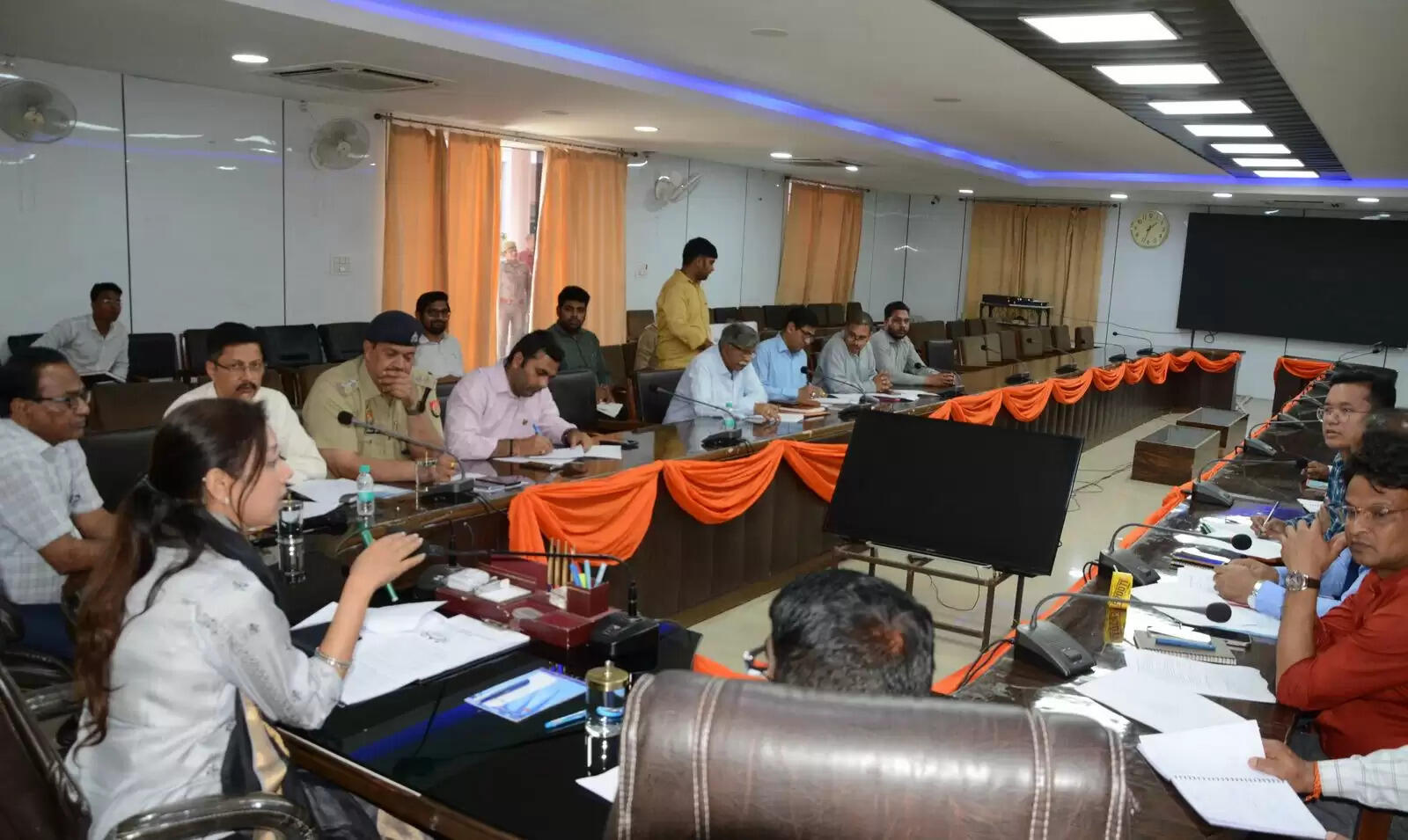 युवा लगाएं उद्योग, बैंक देंगे ऋण - अस्मिता लाल