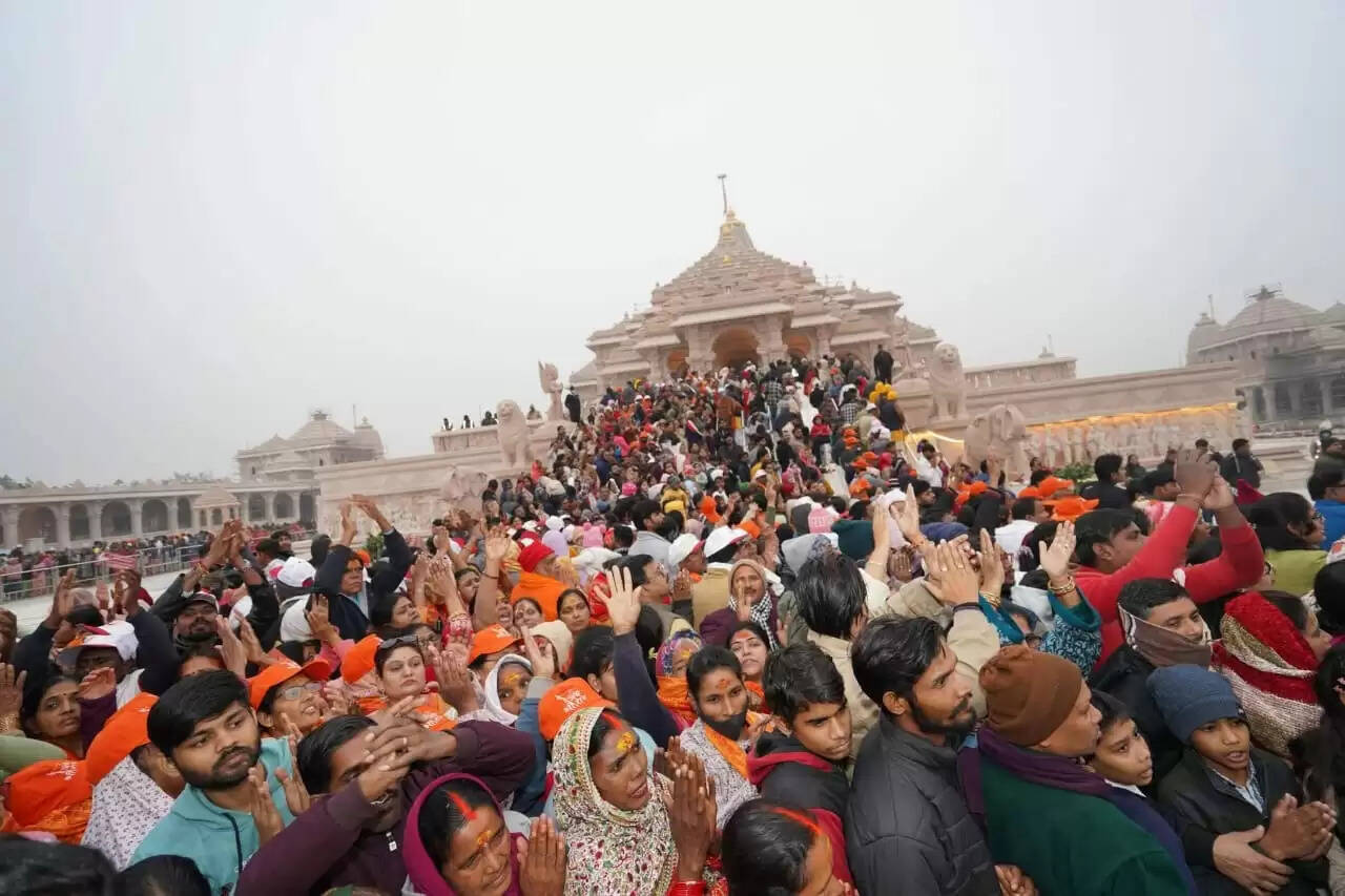 राम मंदिर: आठ लाख श्रद्धालुओं से पटी नजर आई अयोध्या