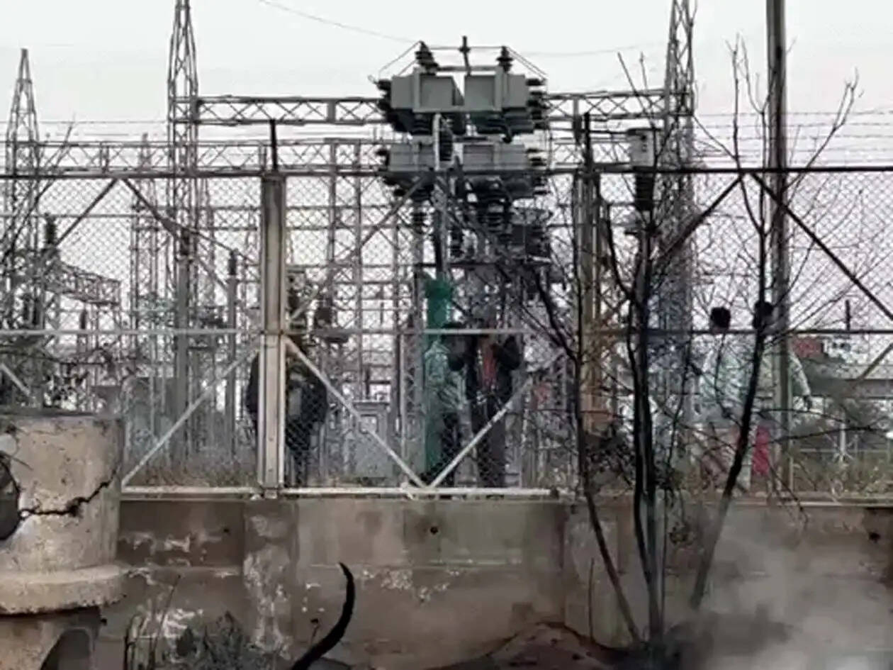 हिसार में रेलवे पावर हाउस में लगी आग, बाधित रही बिजली सप्लाई