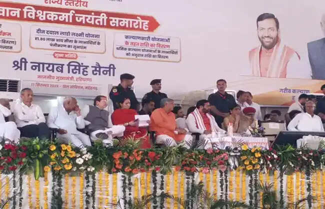 महेंद्रगढ़ में मुख्यमंत्री ने 135 करोड़ की परियोजनाओं का किया शुभारंभ