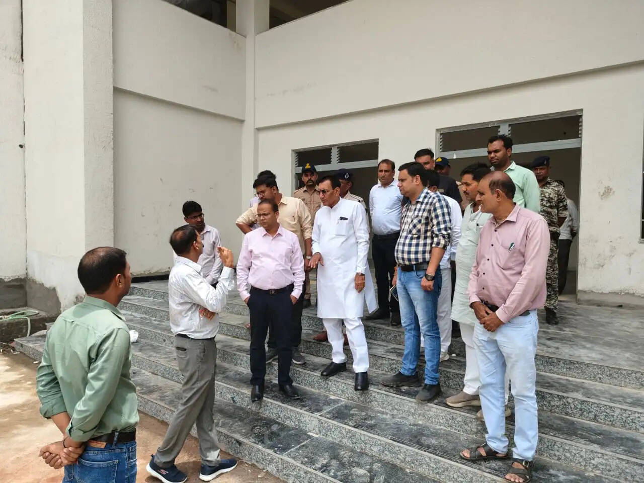 राजगढ़ः सांदीपनि स्कूल भवन का निरीक्षण करने पहुंचे मंत्री पंवार, बोले-गुणवत्ता से समझौता नहीं