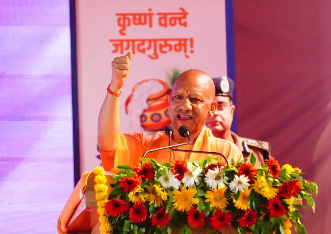 आक्रांता मंदिर तोड़ सकता है, हमारी आस्था नहीं : मुख्यमंत्री योगी