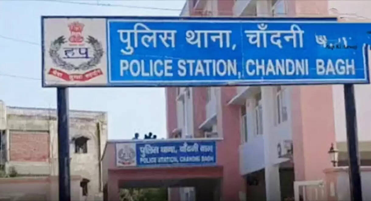 पानीपत: हनी ट्रैप : टाइल्स व्यापारी फंसा , गवांए आभूषण व नकदी