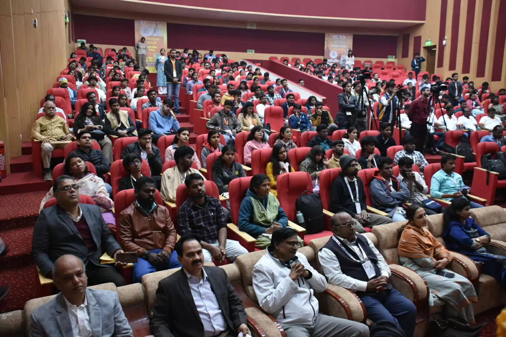 भारतीय संस्कृति विविधता का सम्मान कर एकता को पोषित करती है : अमीश त्रिपाठी