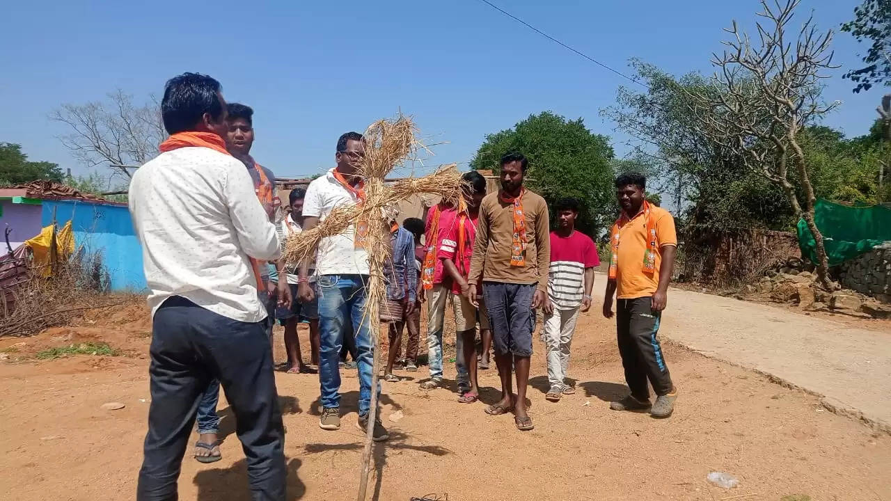 युवा मोर्चा ने किया मुख्यमंत्री का पुतला दहन