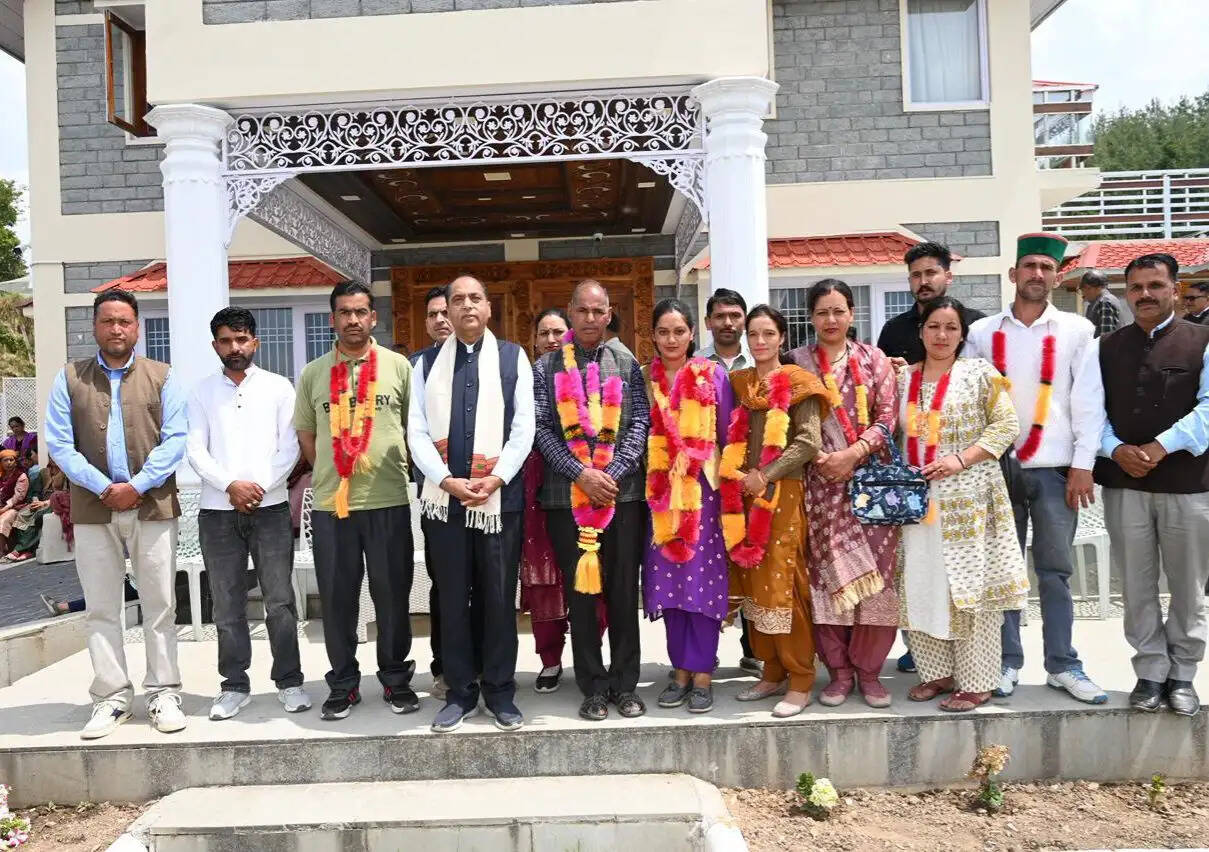 नवनिर्वाचित जनप्रतिनिधियों से मिले जयराम, सराज में भाजपा की बंपर जीत का दावा