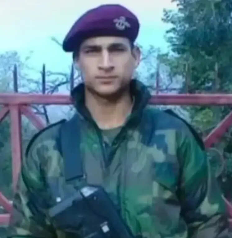 हाथरस: सड़क हादसे में&nbsp;एनएसजी कमांडो की मौत, तीन घायल