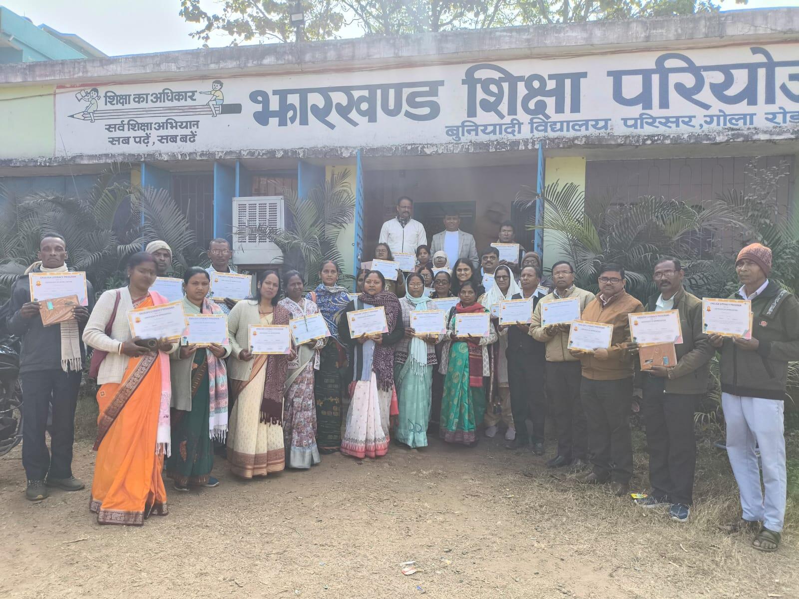 अभिनंदन समारोह में ईएलपी के 28 शिक्षकों को किया गया सम्मानित