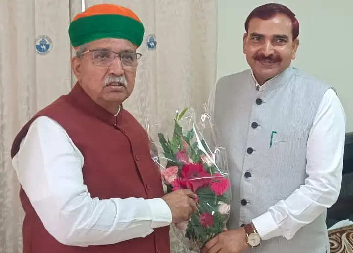केंद्रीय मंत्री अर्जुन राम से मिले कुलगुरु प्राे. नरसीराम