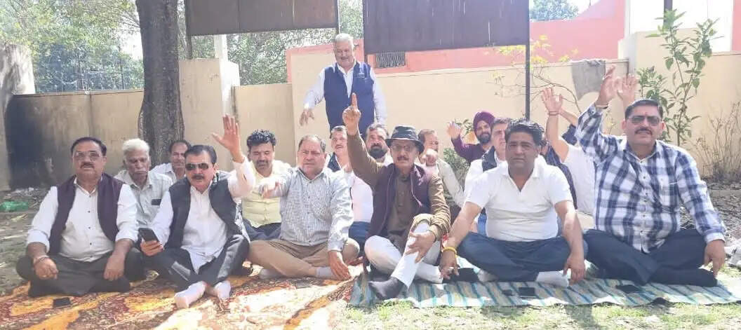 जल जीवन मिशन में भुगतान अटका, कठुआ में ठेकेदारों का फूटा गुस्सा