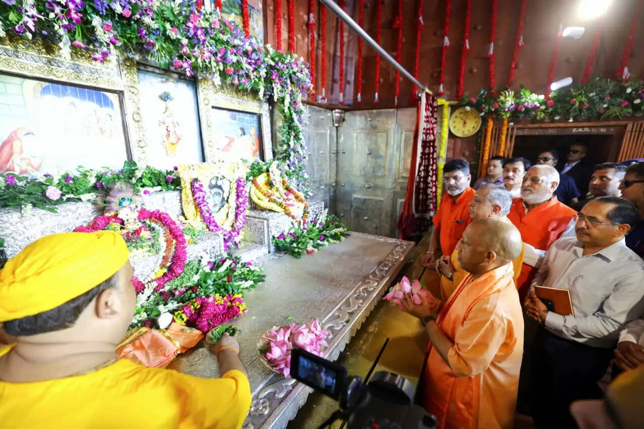 वर्तमान सरकार भगवान राम-कृष्ण, बाबा विश्वनाथ और मां विंध्यावासिनी पर रखती है आस्था : योगी आदित्यनाथ