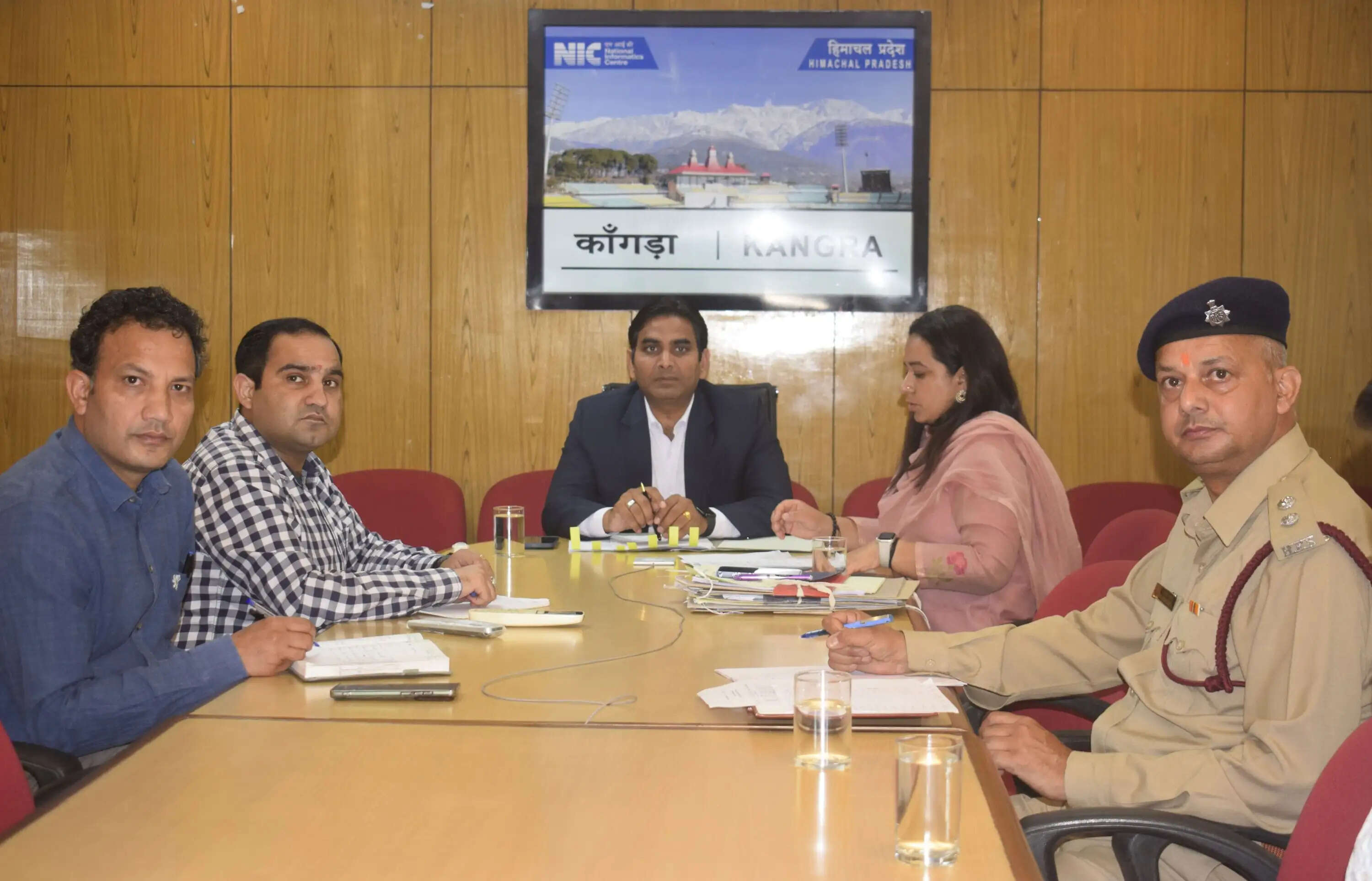 हीटवेव, वनाग्नि एवं जल संकट से निपटने के लिए मिलकर तैयारी करें विभाग : उपायुक्त