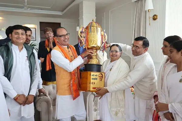 मप्रः विधानसभा चुनाव में सफलता के लिए जनप्रतिनिधियों, समाजसेवियों ने मुख्यमंत्री को दी शुभकामनाएं