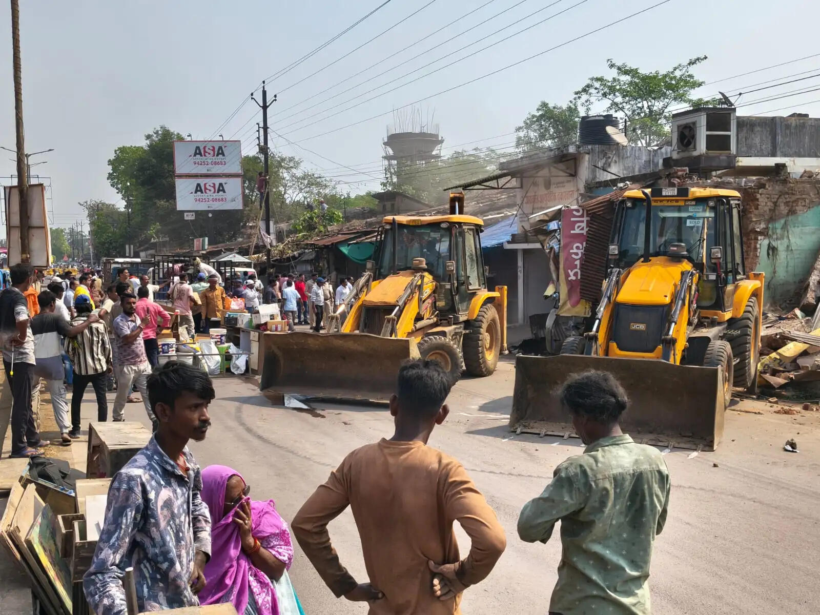 रेलवे की सख्ती: बड़ी रेल लाइन निर्माण से पहले कब्जों पर चला बुलडोजर