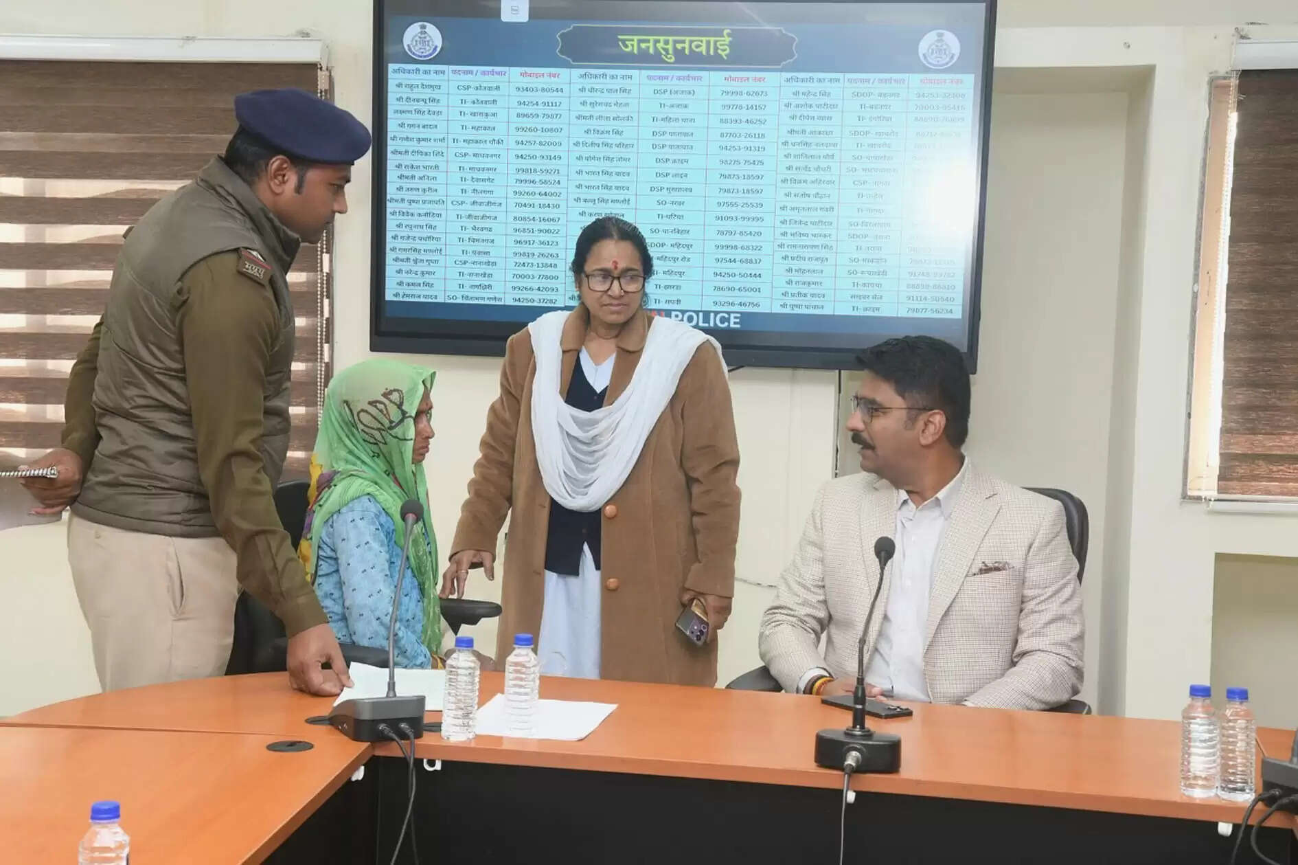 उज्जैनः जनसुनवाई में वृद्धा की गुहार पर एसपी का एक्शन,एक साल की बकाया मजदूरी मौके पर दिलाई