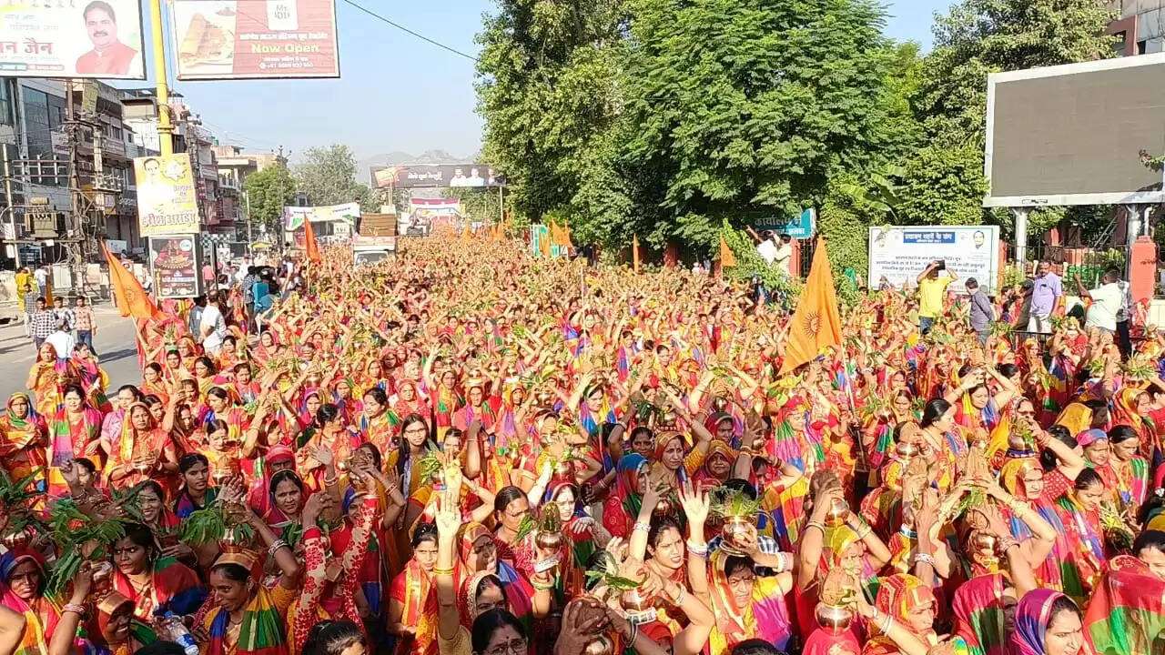 बागेश्वर धाम के पंडित धीरेंद्र शास्त्री शुक्रवार को आएंगे अलवर, आज हजारों महिलाओं ने निकाली कलश यात्रा