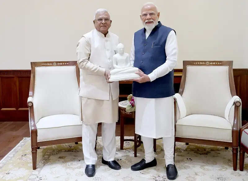 प्रधानमंत्री मोदी से मिले मध्य प्रदेश के राज्यपाल मंगुभाई पटेल