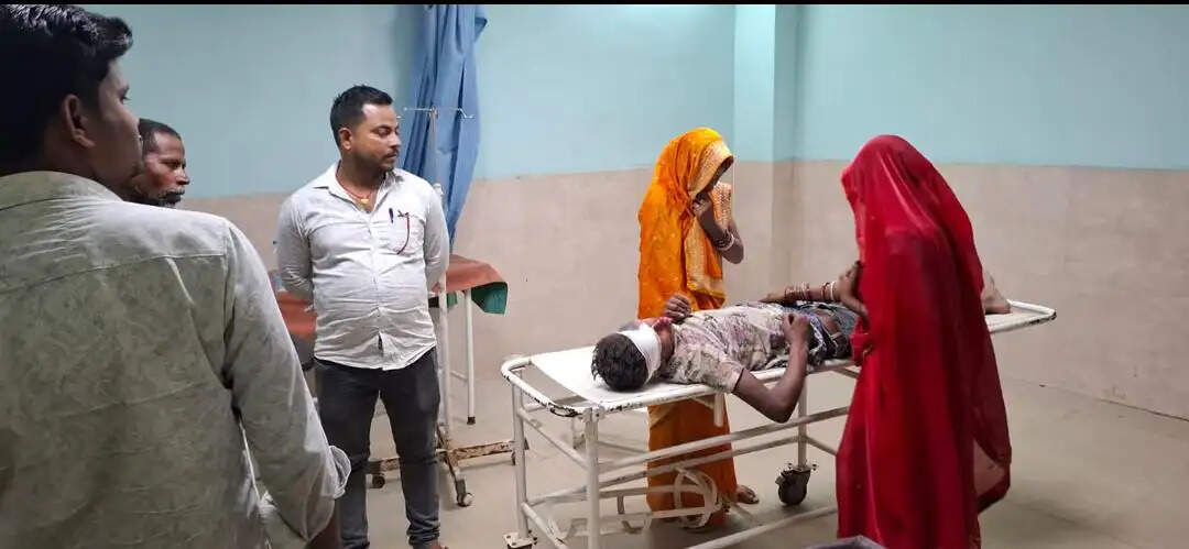 त्रिवेणीगंज में दो बाइकों की सीधी टक्कर, दोनों चालक गंभीर रूप से घायल
