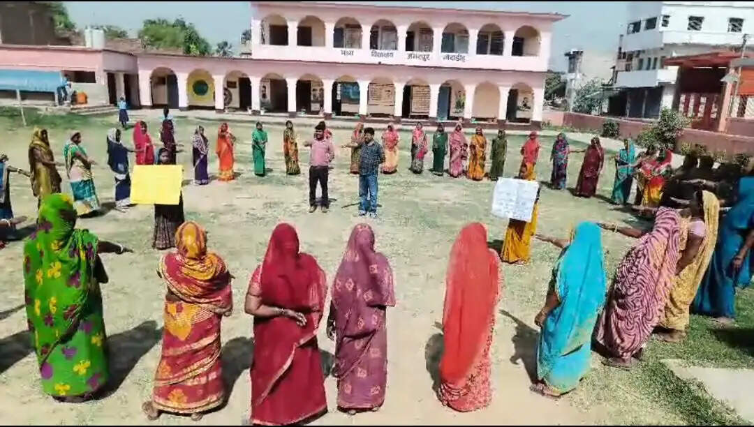 पेंटिंग और नारों से बच्चों ने दिया स्वच्छता और पर्यावरण संरक्षण का संदेश