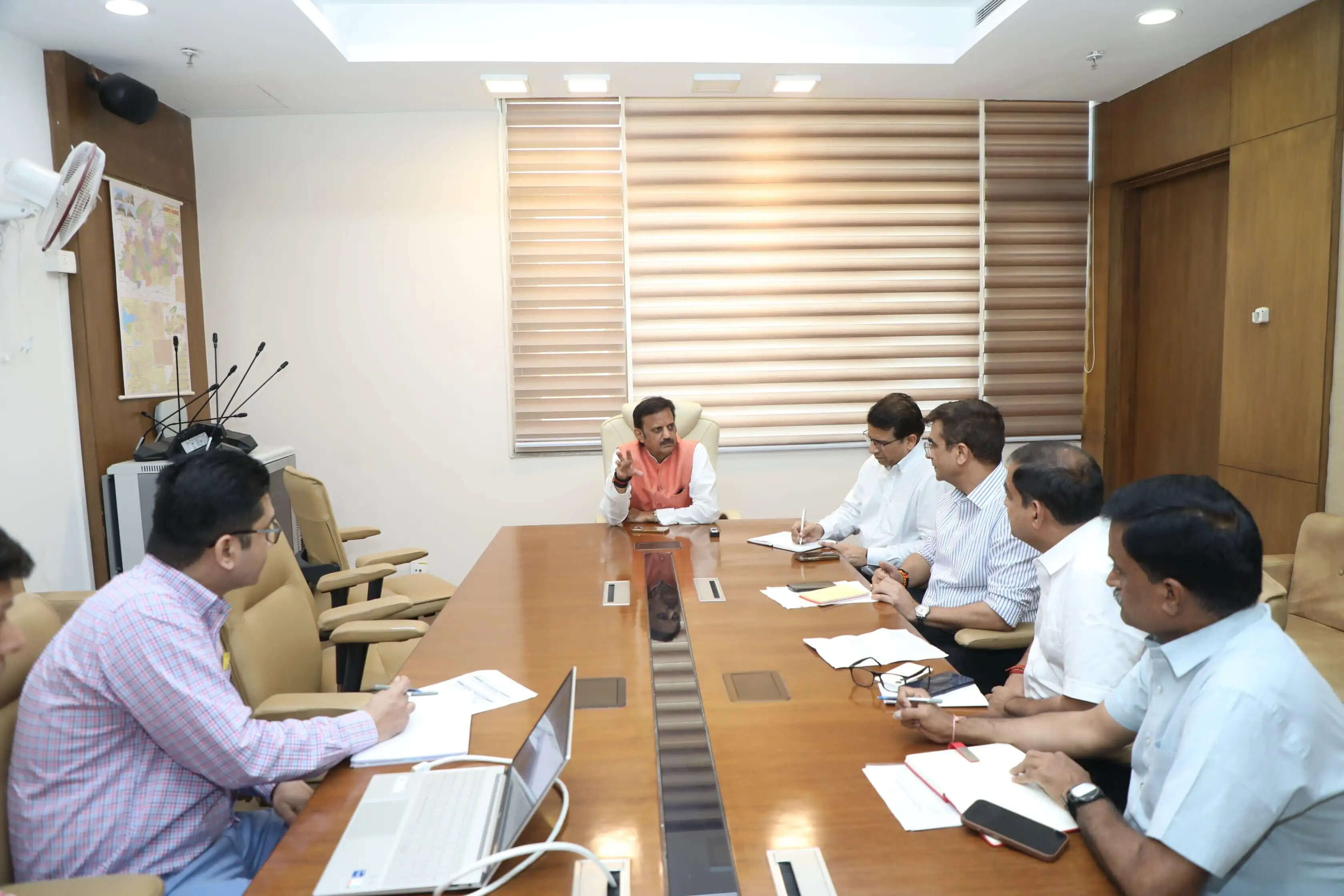 भविष्य की जरूरतों को ध्यान में रख रीवा एयरपोर्ट का उन्नयन हो: राजेंद्र शुक्ल