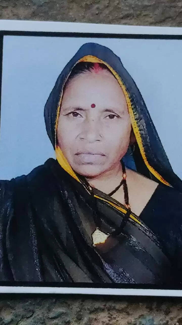 ई-रिक्शा ने बाइक को मारी टक्कर, महिला की मौत, एक गंभीर