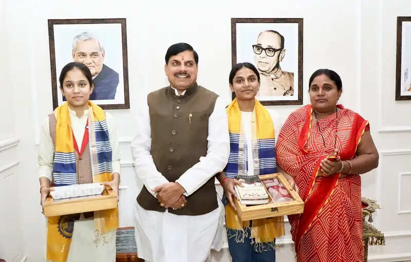 मप्रः बारहवीं बोर्ड टॉपर छात्राओं को प्रोत्साहन स्वरूप दी जाएगी एक-एक लाख रुपये की राशि