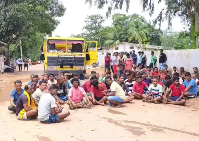टिप्पर से तीन वर्षीय मासूम की हुई मौत, ग्रामीणों ने मुख्य मार्ग किया जाम