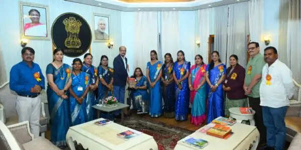 दृष्टिबाधित विद्यार्थियों को शिक्षा की मुख्यधारा से जोड़ने के लिए और अधिक प्रयास जरूरी : राज्यपाल रमेन डेका
