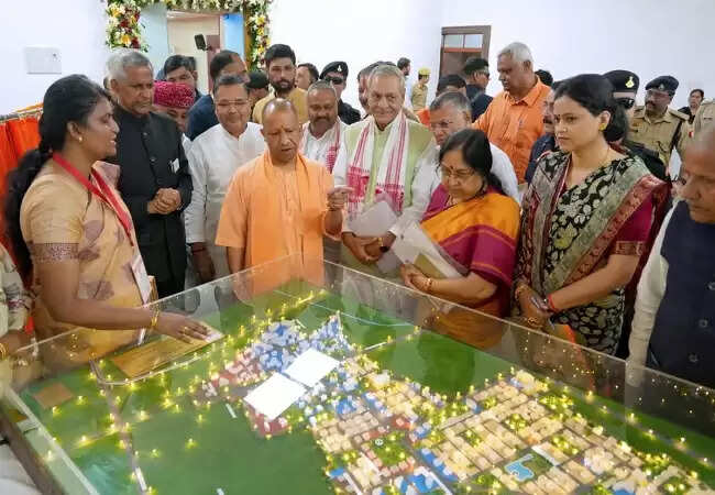 मुख्यमंत्री&nbsp;ने&nbsp;आगरा&nbsp;में&nbsp;&nbsp;'अटल पुरम टाउनशिप' का&nbsp;किया शुभारंभ
