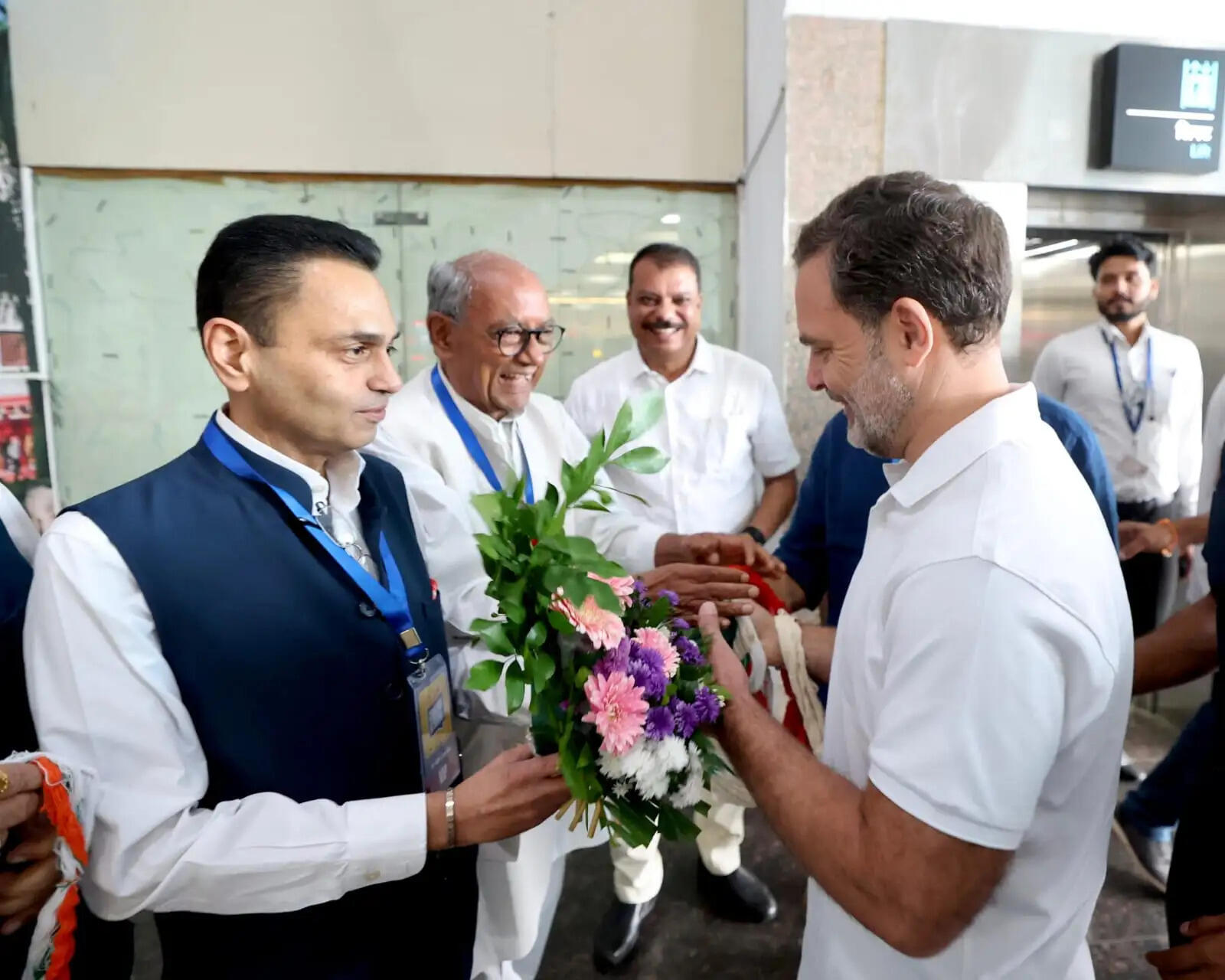इंदौर पहुंचे&nbsp;राहुल गांधी,&nbsp;शाम को ‘छात्रों की गूंज’ में युवाओं से करेंगे&nbsp;संवाद