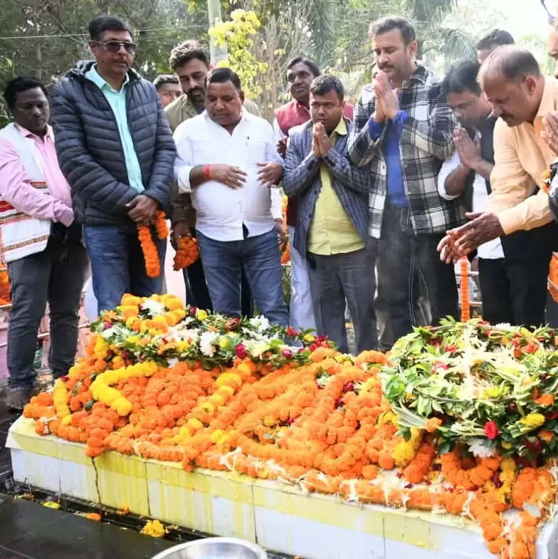 सुदेश महतो ने खरसावां गोलीकांड के शहीदों को दी श्रद्धांजलि