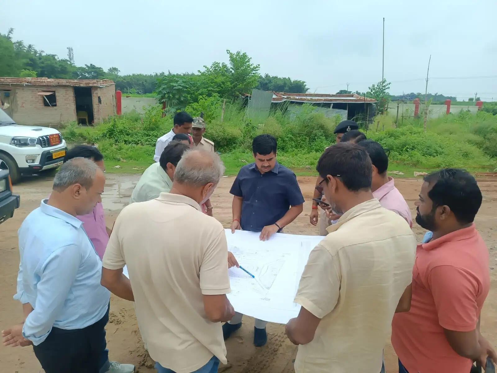 जिलाधिकारी ने आसनपुर कुपहा में निर्माणाधीन परियोजना का किया निरीक्षण
