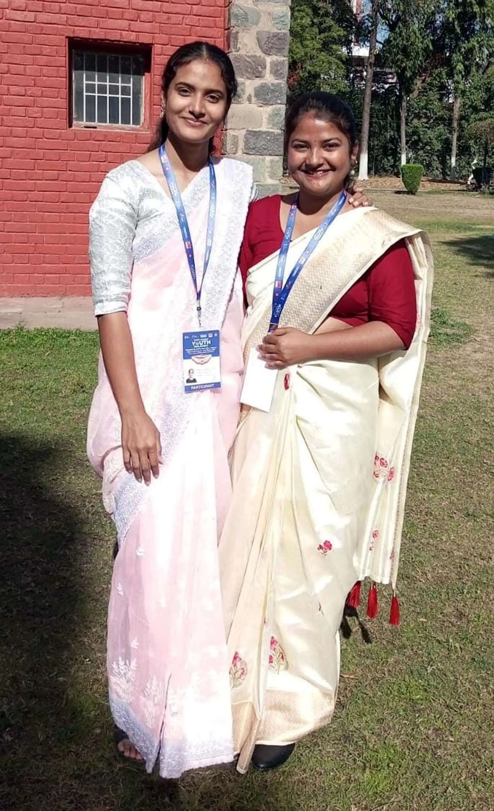 हिसार की दो बहनाें काे राज्यपाल ने किया सम्मानित