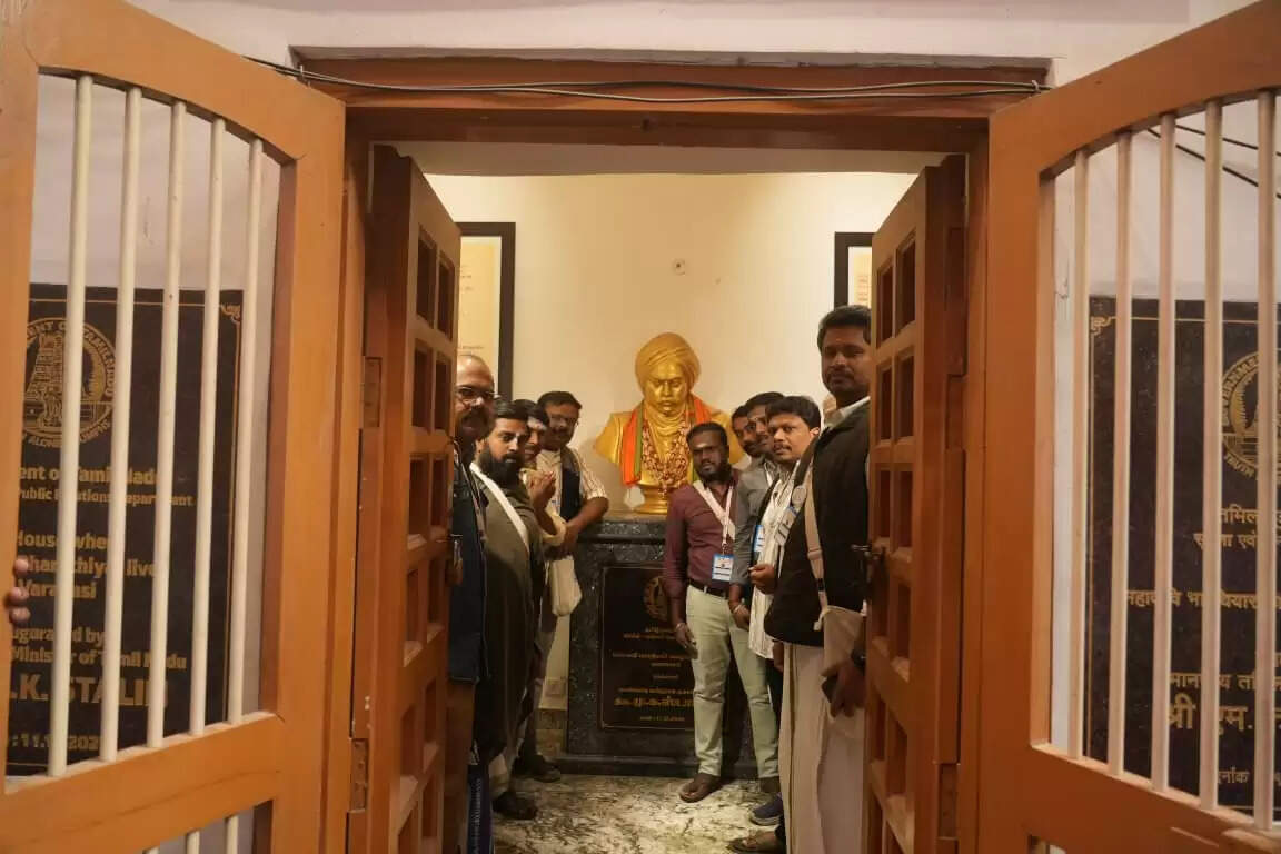 काशी तमिल संगमम: हनुमान घाट पर तमिल के पेशेवरों और कारीगरों के समूह ने किया गंगा स्नान