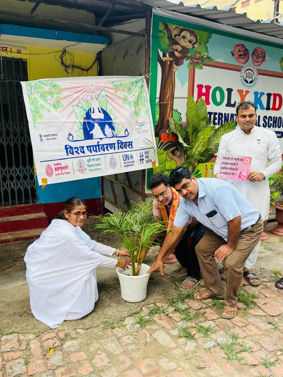 पर्यावरण संकट से निपटने के लिए पौधारोपण समय की बड़ी मांग: बीके अनामिका