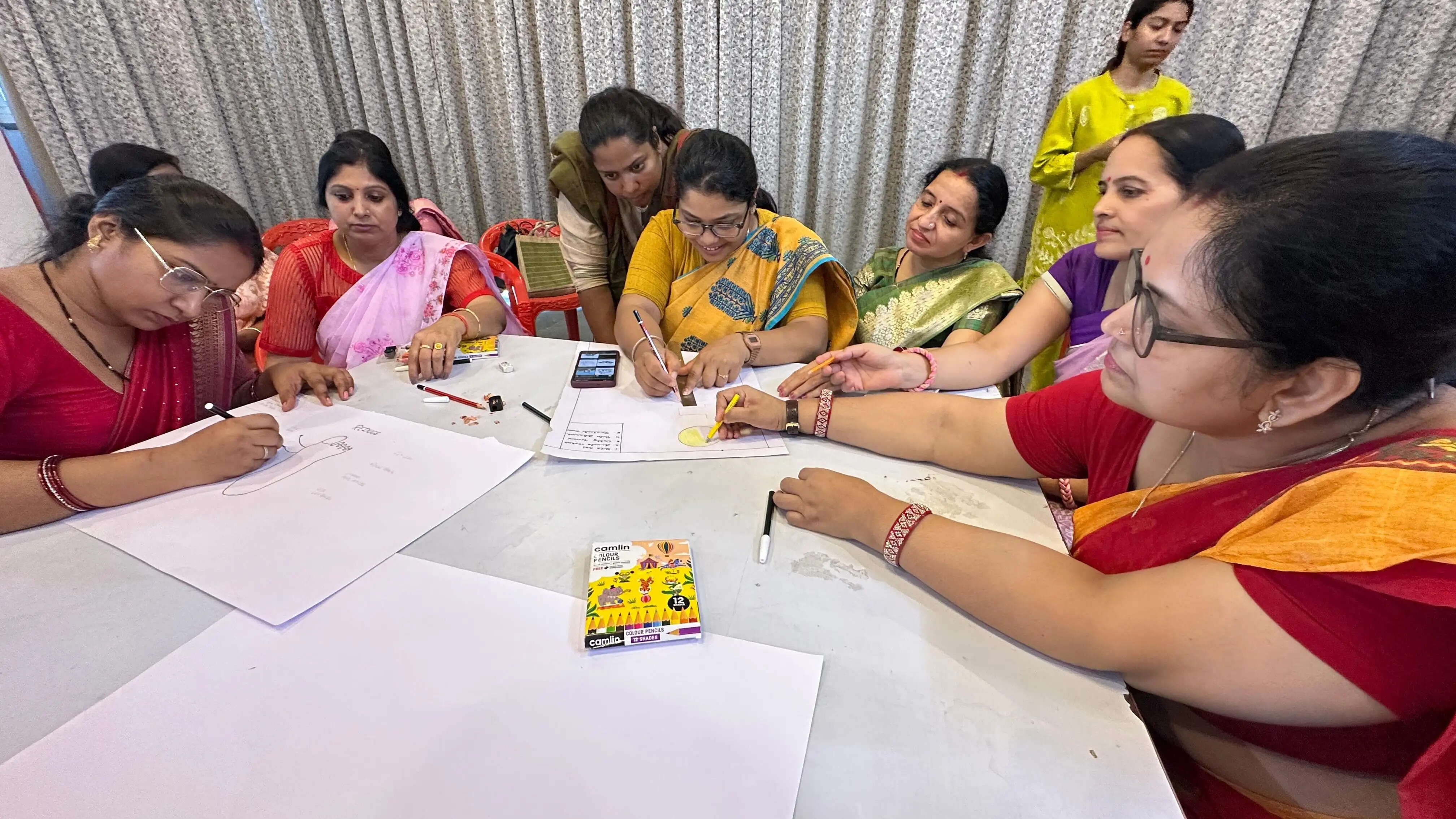 पर्यावरण कार्यशाला : तुलसी घाट पर महिलाओं ने सीखा कार्बन फुटप्रिंट कम करने का हुनर