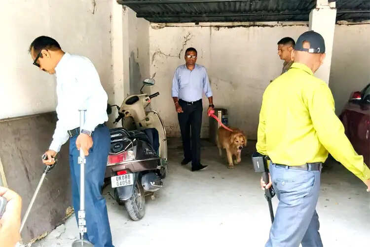 सुरक्षा व्यवस्था को लेकर हाई अलर्ट, एटीएस, बम निरोधक दस्ता और पुलिस का संयुक्त सर्च अभियान