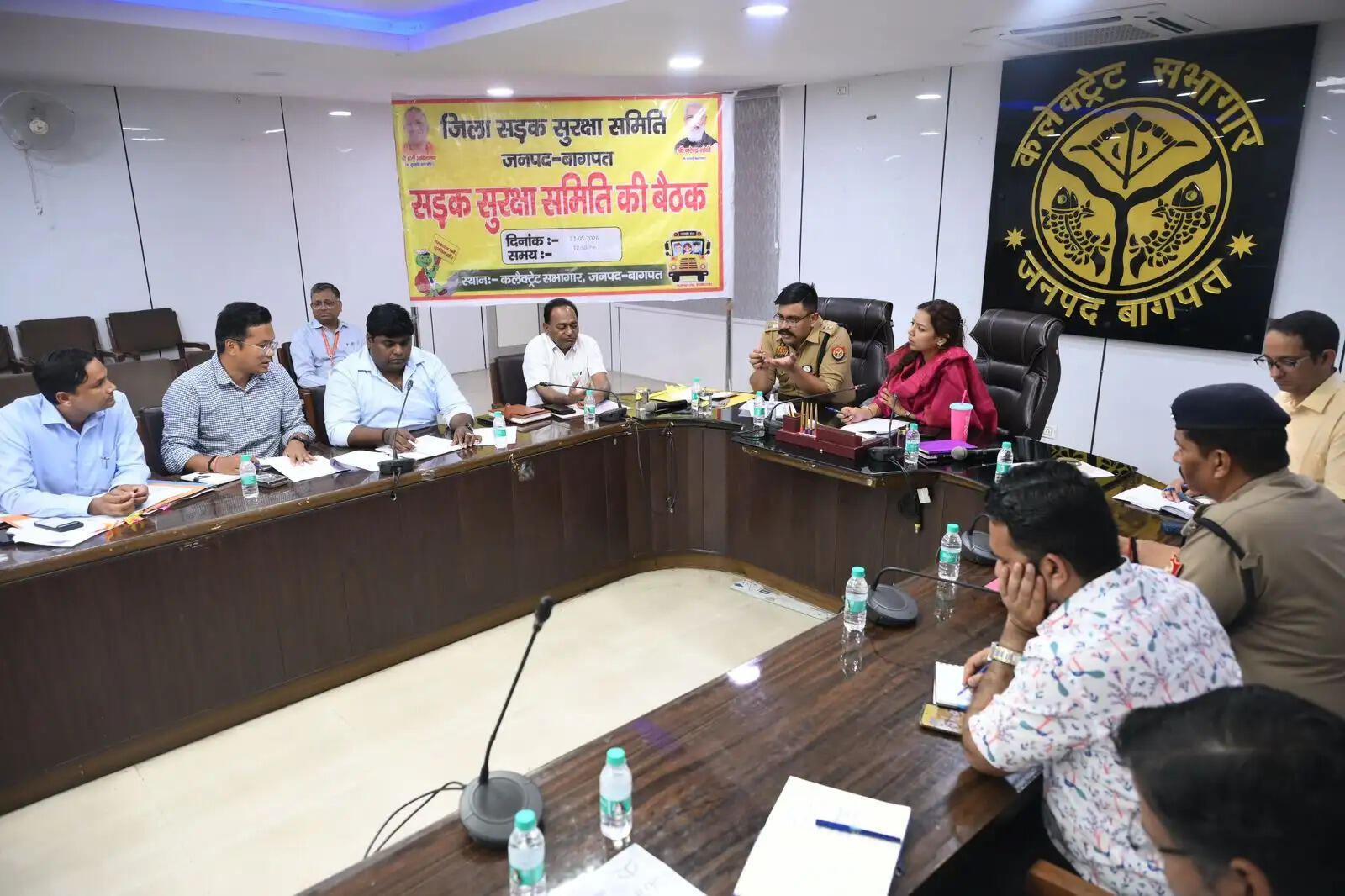 सड़क सुरक्षा की बैठक में अवैध, ओवरलोड वाहनों पर कार्रवाई के निर्देश