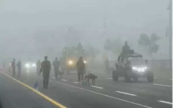 सर्दी और कोहरे को चीरती सैन्य ताकत: आर्मी डे परेड की प्रैक्टिस देख आमजन रोमांचित