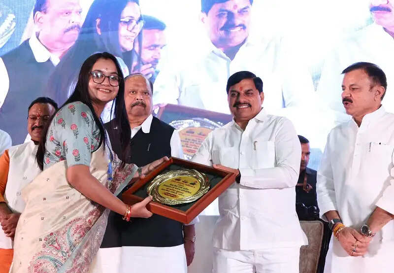 प्रधानमंत्री मोदी ने लोकतंत्र को गौरवान्वित करते हुए जिया है सार्वजनिक जीवन : मुख्यमंत्री डॉ. यादव