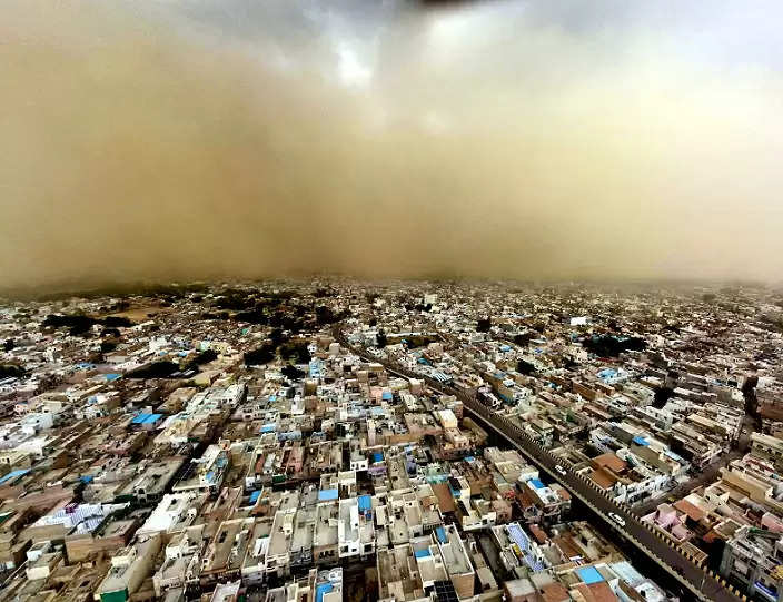 बीकानेर में तेज अंधड़ के बाद बारिश से माहौल खुशनुमा