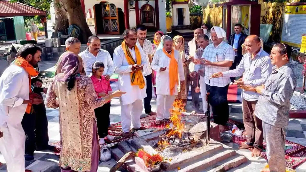 कार्तिक संक्रांति पर आस्था से सराबोर हुआ सिरमौर, रेणुकाजी तीर्थ में गूंजे मंत्र, मंदिरों में उमड़ी भक्तों की भीड़