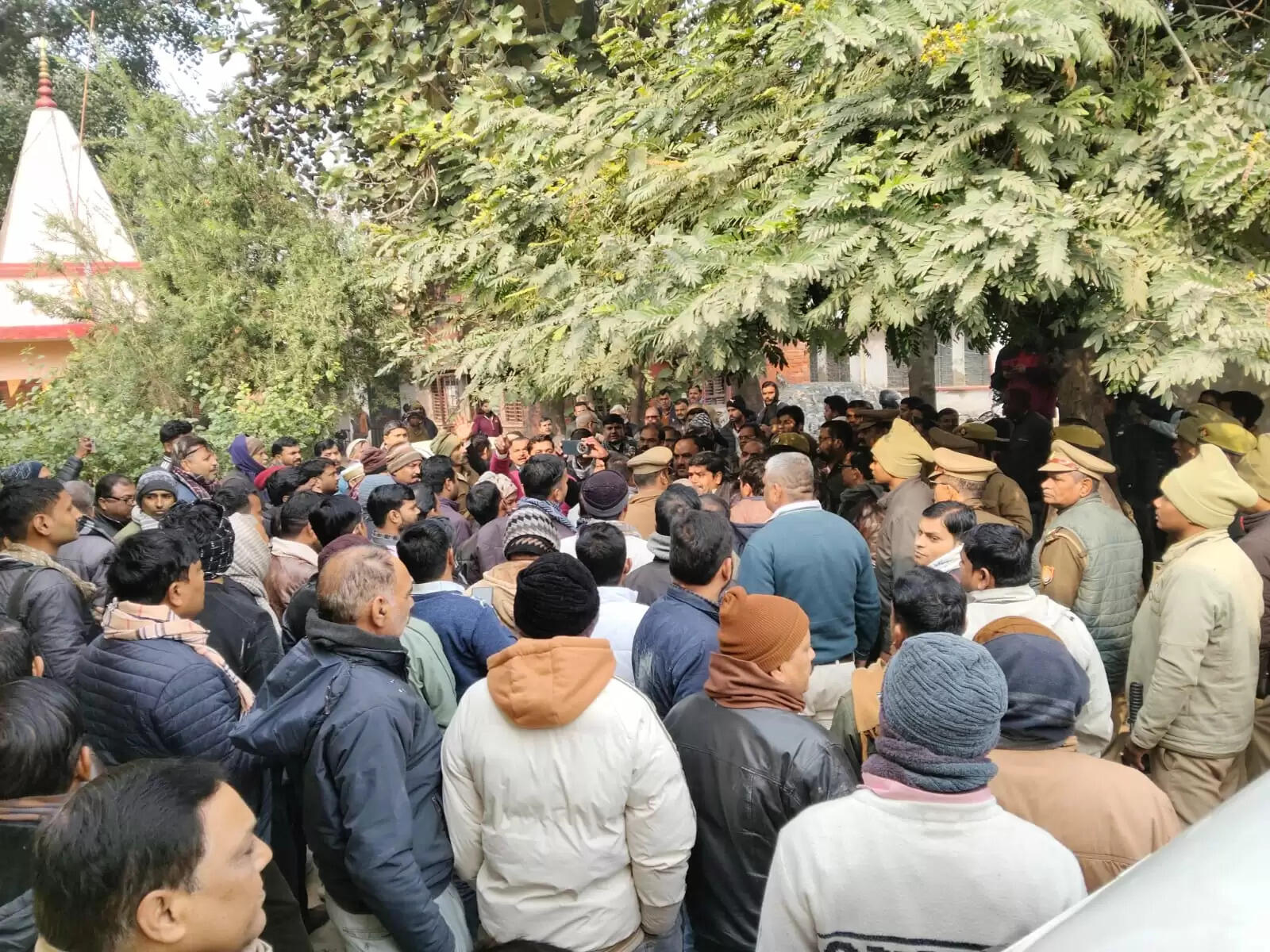 मुसा​फिरखाना में एसडीएम - राजस्व कर्मियों और अधिवक्ताओं के बीच हाथापाई की नाैबत , छावनी बना तहसील परिसर