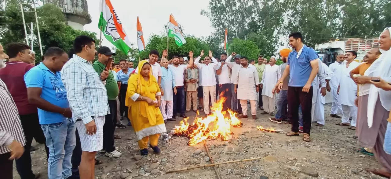 आतंकवादी हमलों में वृद्धि के खिलाफ कांग्रेस का जारी है विरोध प्रदर्शन