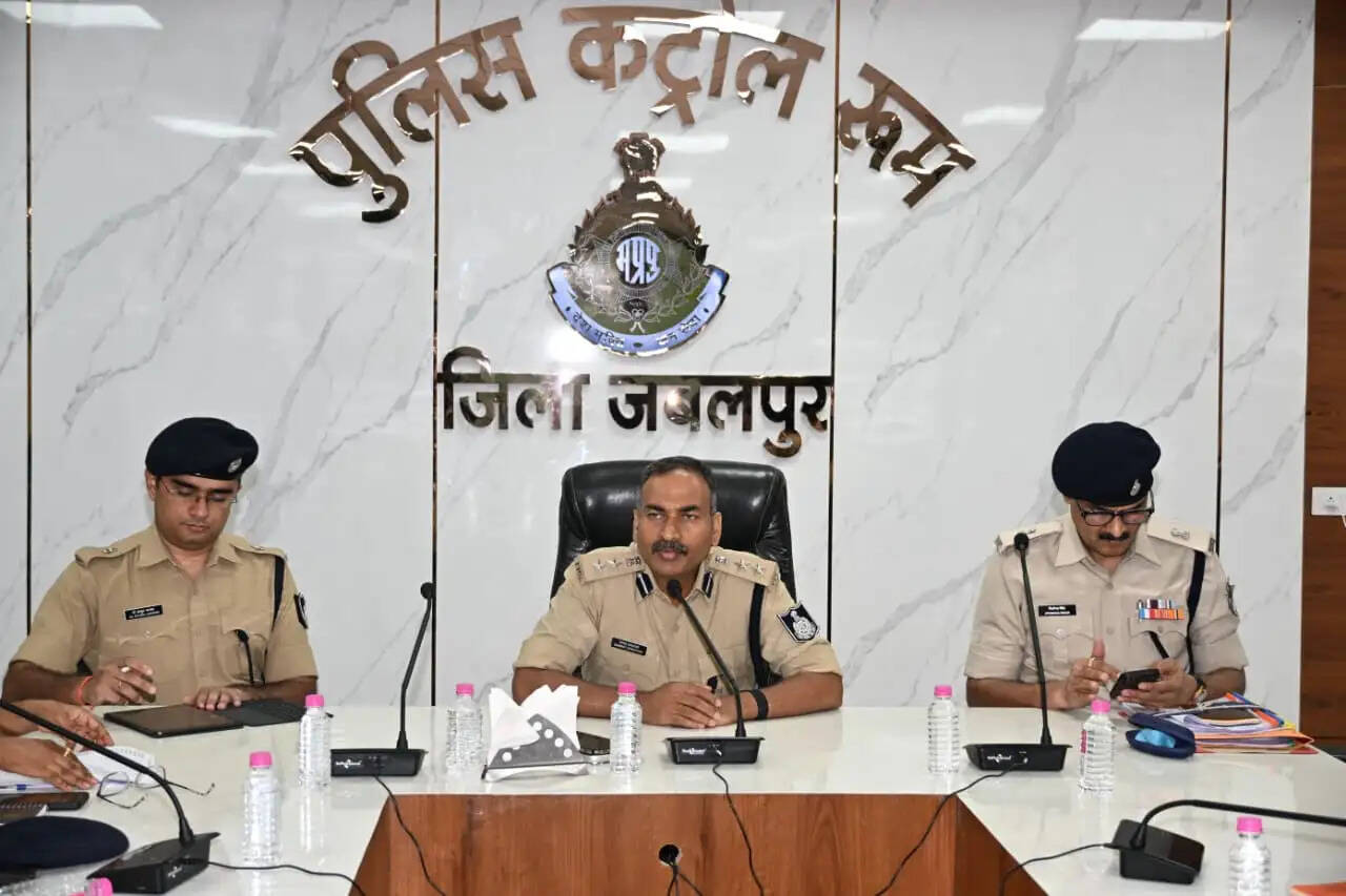 जबलपुर: एसपी ने की साइबर अपराध और ई-जीरो एफआईआर की समीक्षा