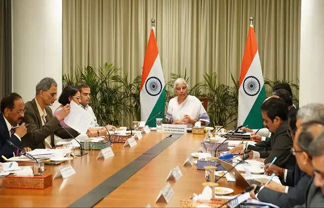 वित्त मंत्री सीतारमण ने फंड जुटाने की गति को बनाए रखने के लिए एनआरआई तक पहुंच बढ़ाने का किया आह्वान