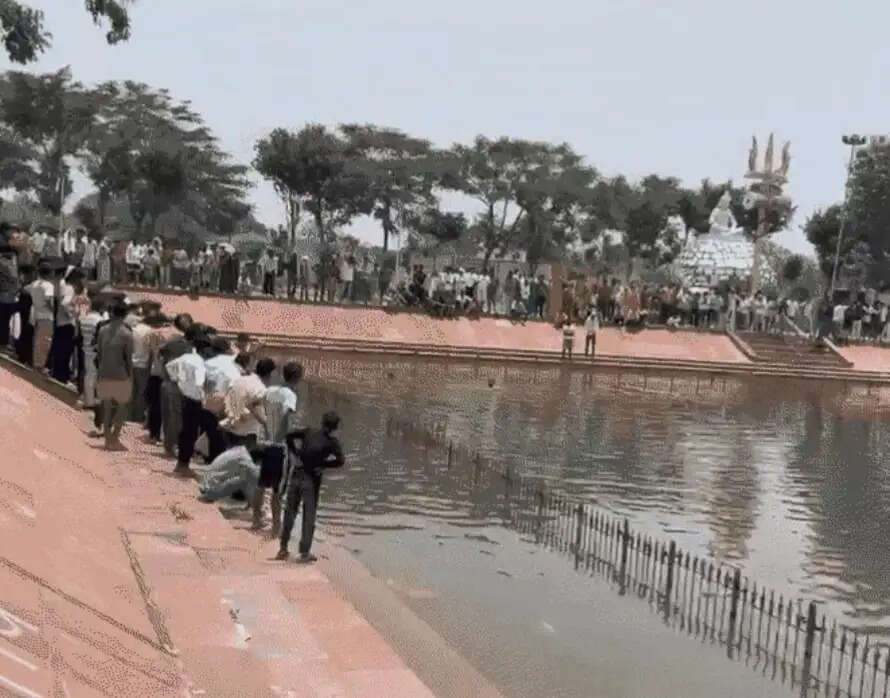 रील बनाने के चक्कर में सराेवर में डूबा छात्र, माैत