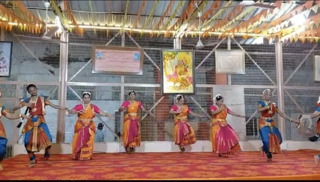 राम मंदिर में नृत्य से हुई श्रीराम की आराधना
