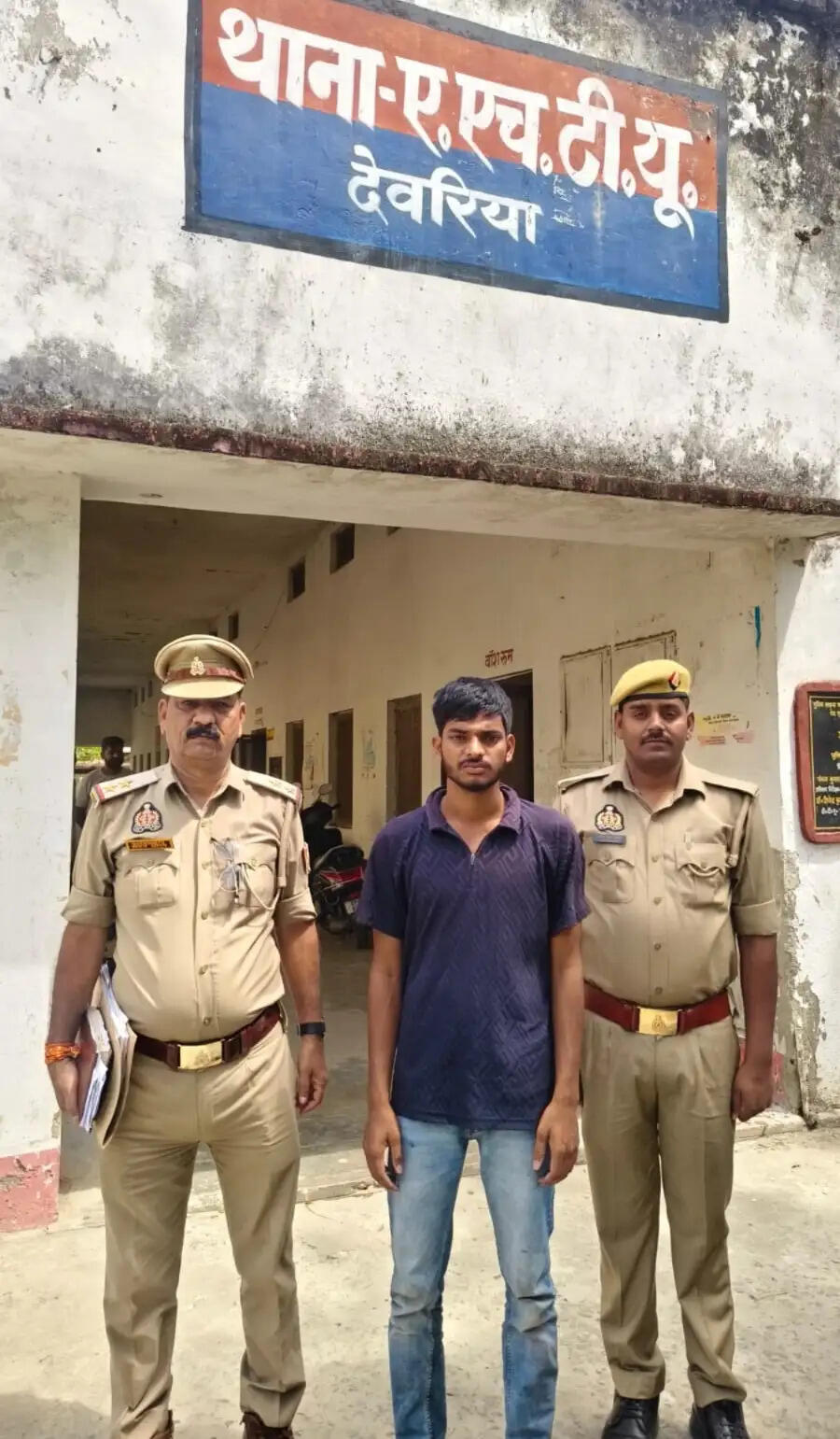 देवरिया: पाक्सो एक्ट का वांछित अभियुक्त गिरफ्तार