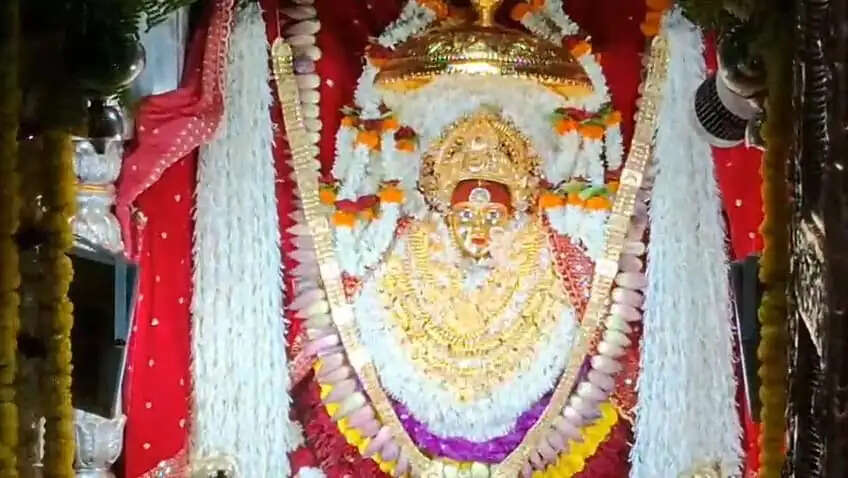 चैत्र नवरात्र : चौथे दिन मां कुष्मांडा और मां श्रृंगार गौरी के दरबार में उमड़ रहे श्रद्धालु